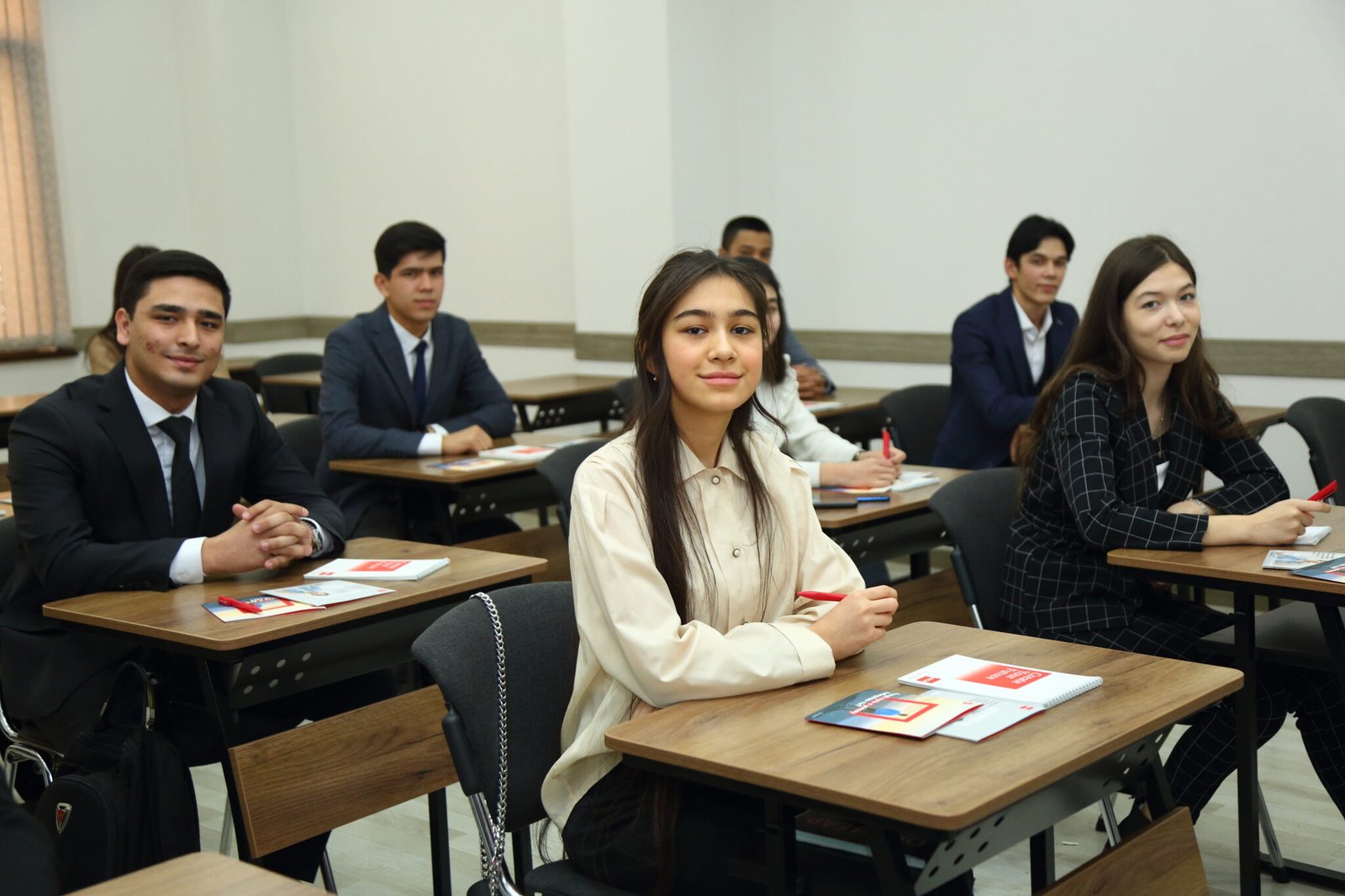 University applicants. Бритиш менеджмент университет в Ташкенте. British Management University Tashkent. British Management University. British Management University Campus.